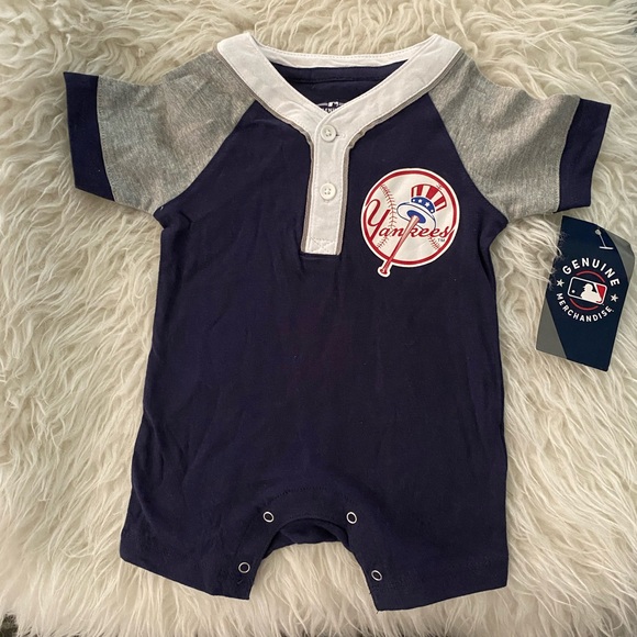 NWT✨ MLB New York Yankees Baby Romper ⚾️ - Picture 2 of 2